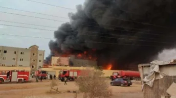 إجراءات مكثفة للتحكم في حريق بمصنع للعطور في مدينة بدر