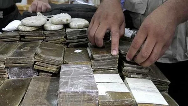 إحالة 4 عاطلين للجنايات بتهمة حيازة مواد مخدرة