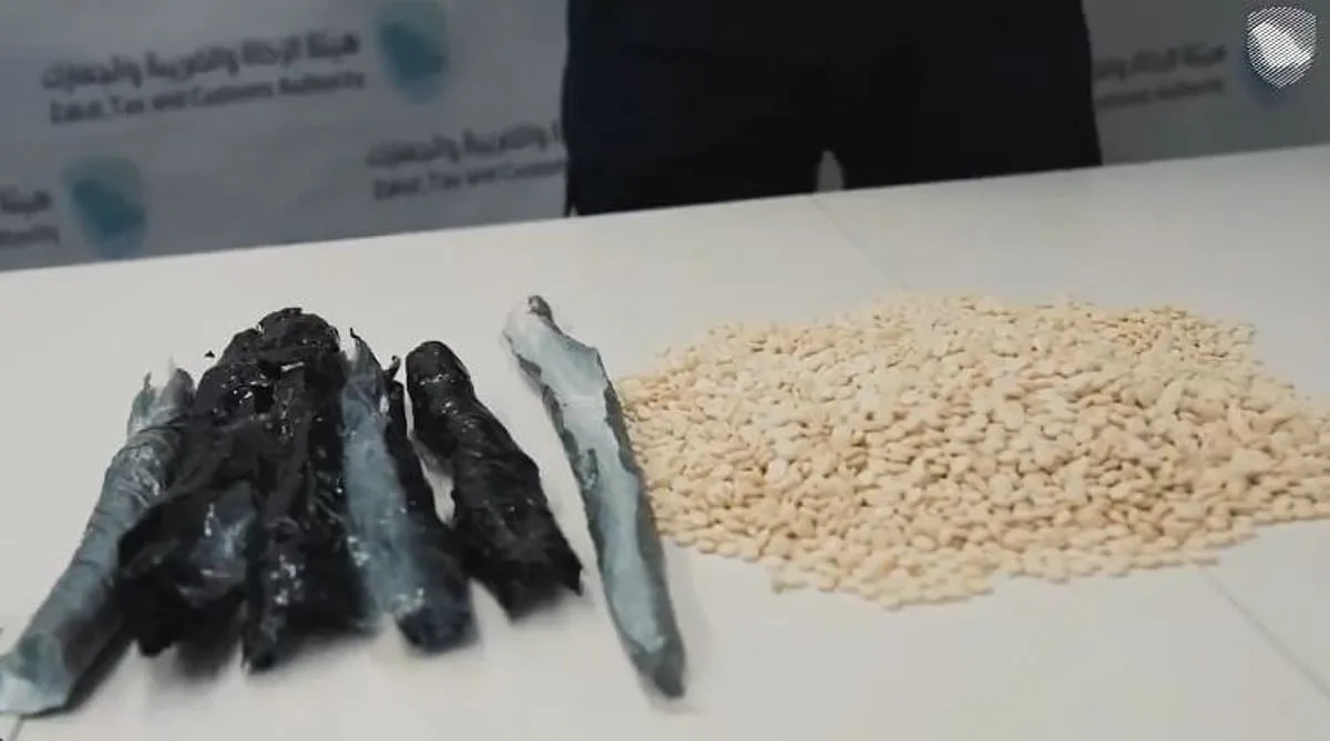 إحباط خمس محاولات لتهريب أكثر من 240 ألف حبة من مادة “الإمفيتامين” مخبأة داخل شاحنات إحباط خمس محاولات لتهريب أكثر من 240 ألف حبة من مادة “الإمفيتامين” مخبأة داخل شاحنات