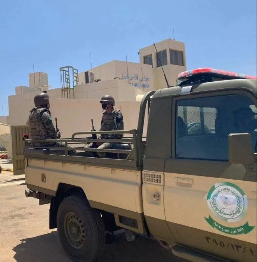إحباط محاولة تهريب 79 كيلوغرامًا من القات في فيفا والعارضة إحباط محاولة تهريب 79 كيلوغرامًا من القات في فيفا والعارضة