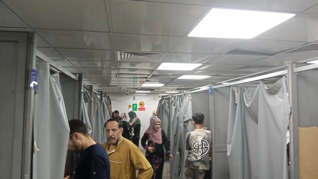 إخماد حريق صغير في وحدتي تكييف بمستشفى بنها الجامعي إخماد حريق صغير في وحدتي تكييف بمستشفى بنها الجامعي