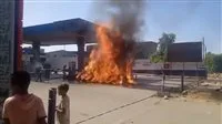 إخماد حريق في سيارة محملة بزيت الطعام في الشرقية