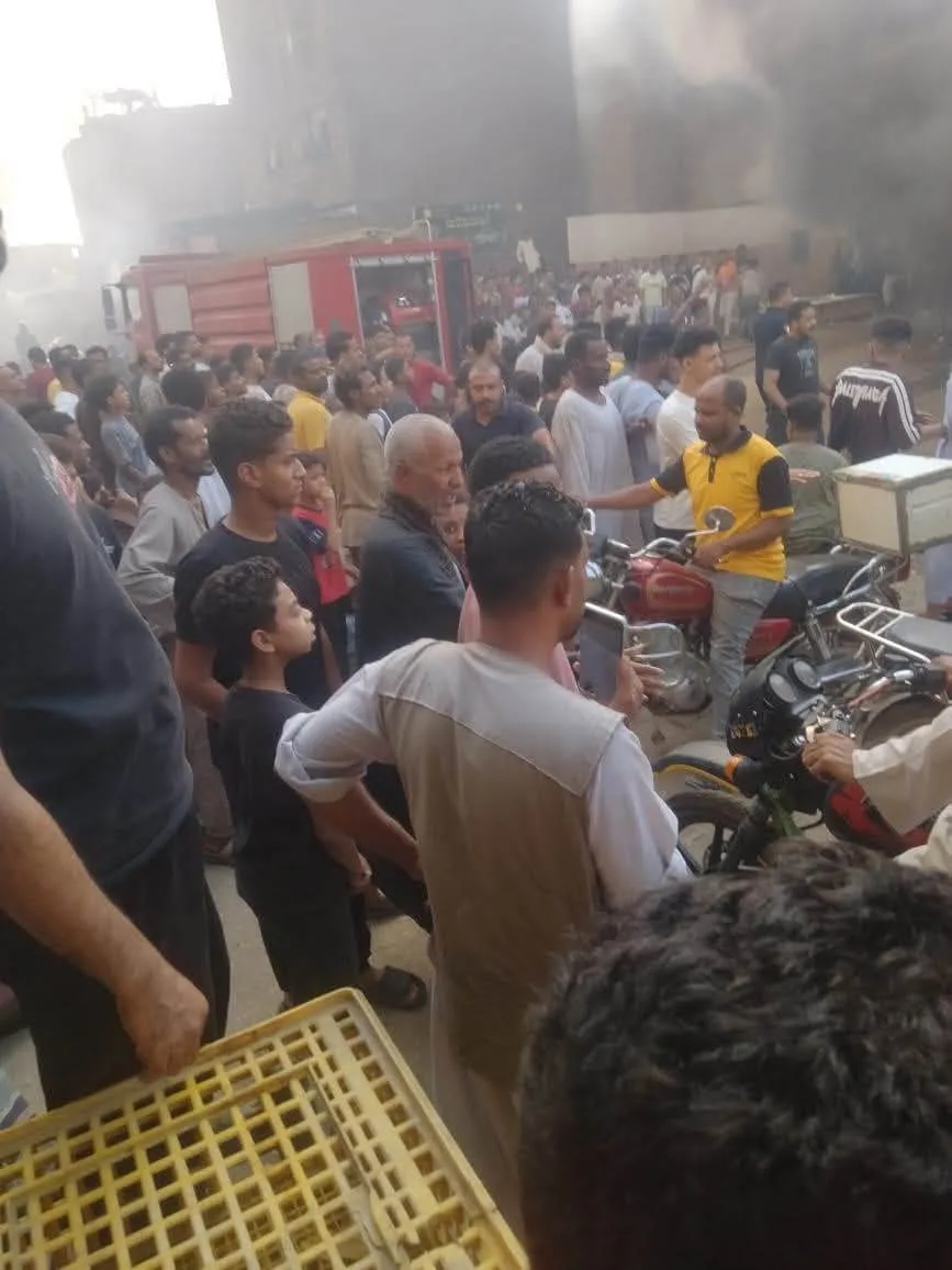إخماد حريق في متجر للأجهزة الكهربائية بميدان المحطة في كوم أمبو بأسوان إخماد حريق في متجر للأجهزة الكهربائية بميدان المحطة في كوم أمبو بأسوان
