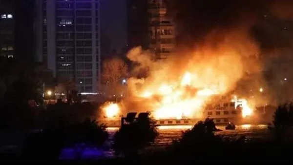 إخماد حريق في مركب نيلي بالجيزة إخماد حريق في مركب نيلي بالجيزة