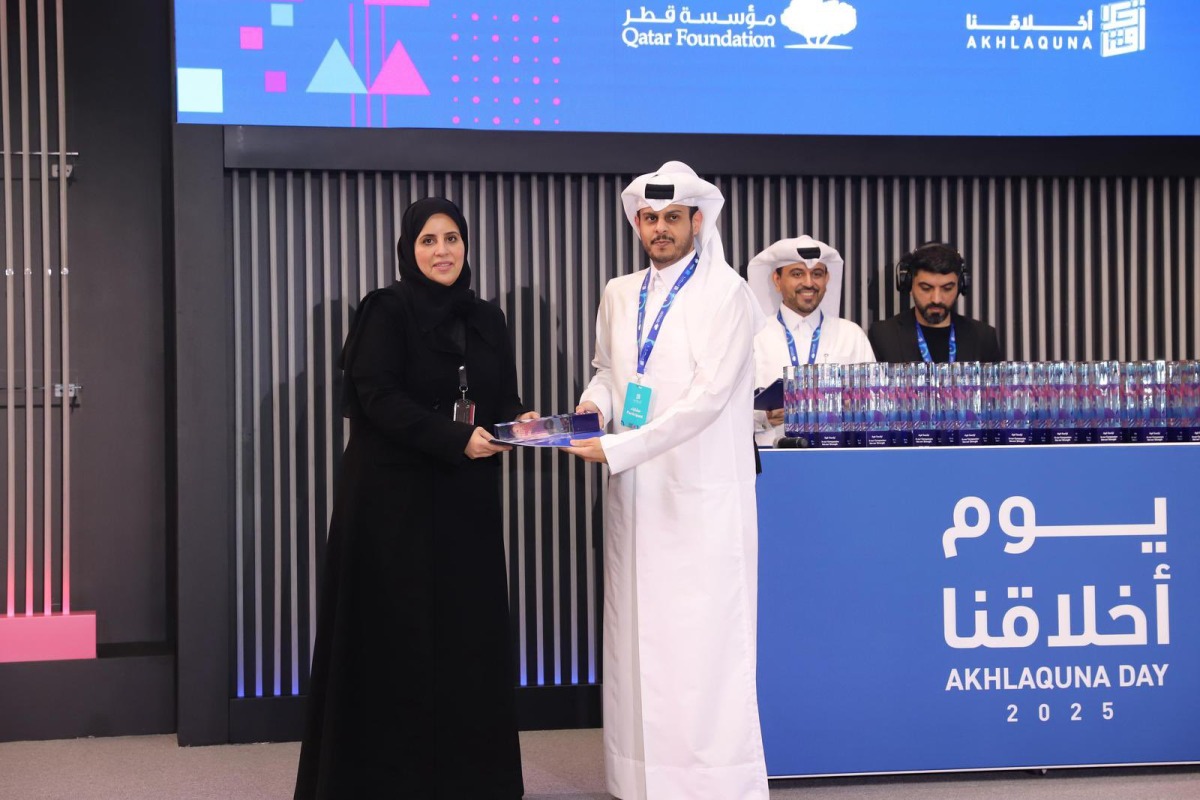 إدارة شرطة الأحدات تشارك في المعرض المصاحب لجائزة "أخلاقنا" لعام 2025