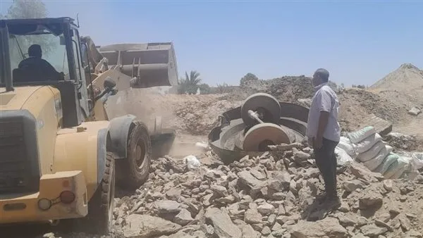 إزالة 21 طاحونة ذهب غير مرخصة وحالات تعدٍ على الأراضي الزراعية بقنا