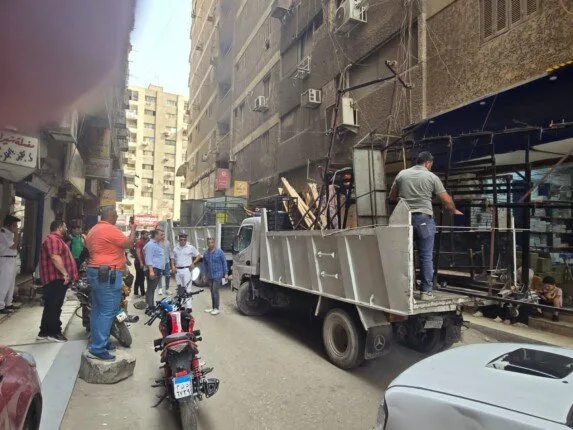 إزالة 300 حالة إشغال وتعديات من المحلات والمراكز التجارية في الجيزة إزالة 300 حالة إشغال وتعديات من المحلات والمراكز التجارية في الجيزة