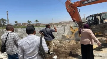 إزالة تعديات على 3850 متر من الأراضي الزراعية والأملاك الحكومية في قنا