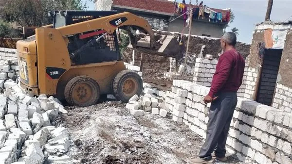 إزالة تعديات وبناء مخالف في مدينة نجع حمادي بقنا