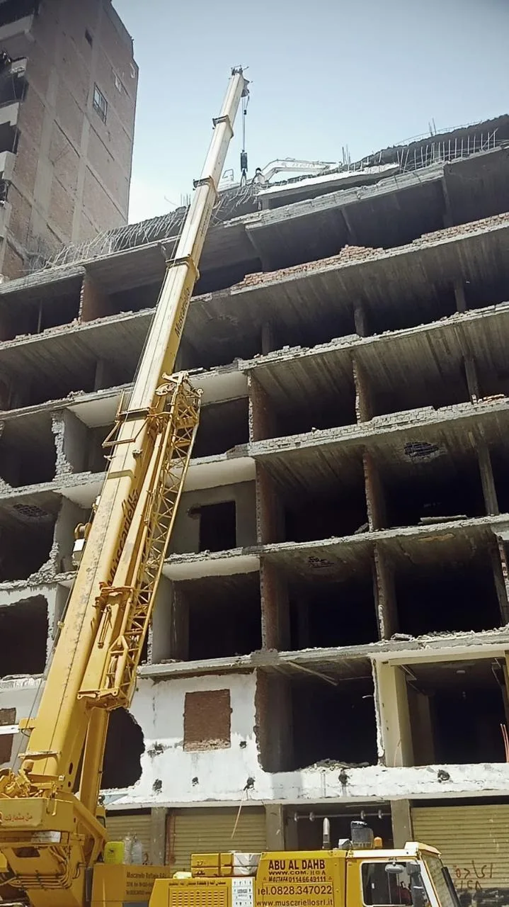إزالة مبنى غير قانوني بسبع طوابق في عين شمس.. وتحويل عدد من مسؤولي الحي إلى النيابة الإدارية إزالة مبنى غير قانوني بسبع طوابق في عين شمس.. وتحويل عدد من مسؤولي الحي إلى النيابة الإدارية