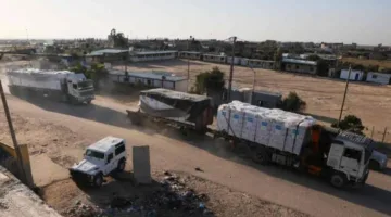 إسرائيل: إرسال 83 شاحنة إغاثة إنسانية يوم الجمعة إلى قطاع غزة
