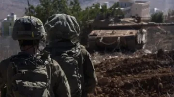 إسرائيل تزعم قتل مسؤول من “حزب الله” في غارة جوية على موقع بالمنصوري جنوب لبنان.