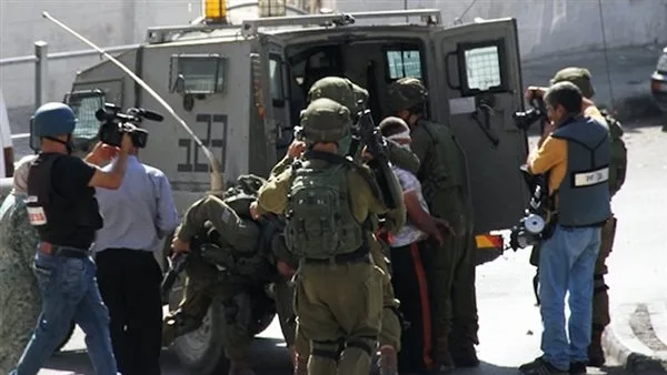 إسرائيل تفرج عن 11 أسيراً فلسطينياً وتُعيدهم إلى غزة