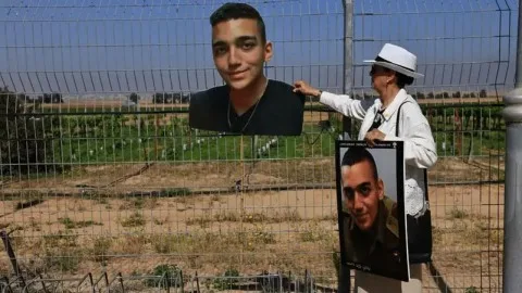 إسرائيل تُعلن عن هدنة لإجلاء ألكسندر من غزة.. “أكسيوس”: عيدان هو الأمريكي الوحيد الباقي بين رهائن “حماس” إسرائيل تُعلن عن هدنة لإجلاء ألكسندر من غزة.. “أكسيوس”: عيدان هو الأمريكي الوحيد الباقي بين رهائن “حماس”