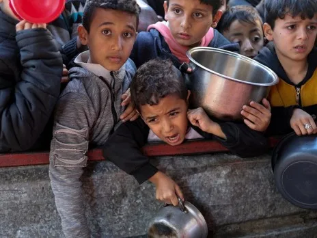 إسرائيل قضت على عائلته في غزة.. الطفل أركان يكافح جراء الإصابة والجوع إسرائيل قضت على عائلته في غزة.. الطفل أركان يكافح جراء الإصابة والجوع