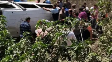 إصابات جراء انقلاب حافلة صغيرة تقل طلابًا في الزقازيق