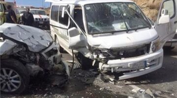إصابة 18 شخصًا في حادث تصادم بين حافلة صغيرة وسيارة خاصة على طريق زفتى – طنطا.