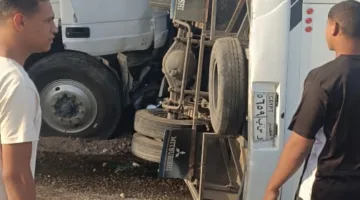 إصابة 20 شخصًا نتيجة حادث تصادم بين شاحنة وحافلة على الطريق الإقليمي في الشرقية