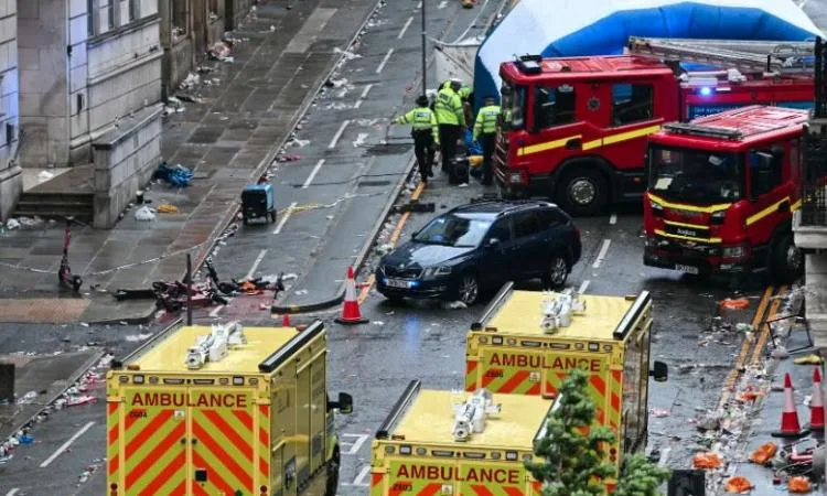 إصابة 27 فرداً، من بينهم 4 أطفال، في “حادثة ليفربول” إصابة 27 فرداً، من بينهم 4 أطفال، في “حادثة ليفربول”