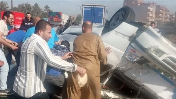 إصابة 5 أشخاص إثر انقلاب ميكروباص على الطريق الزراعي في المنوفية
