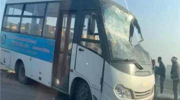 إصابة 5 طلاب جراء تصادم حافلة مدرسية بعمود إنارة في هليوبوليس
