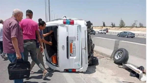 إصابة 6 أشخاص في حادث انقلاب ميكروباص على الطريق الإقليمي