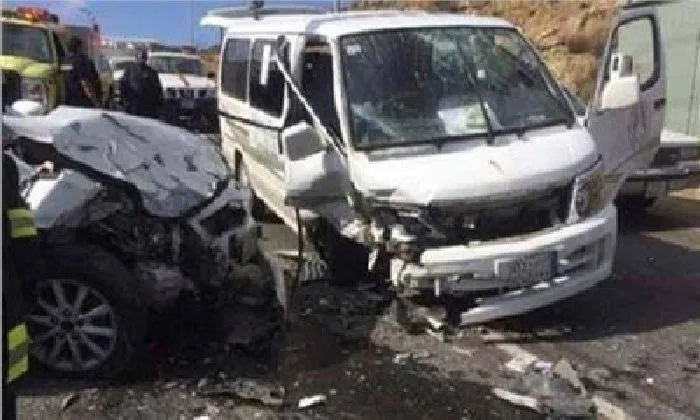 إصابة 7 أشخاص في حادث انقلاب ميكروباص أعلى الطريق الأوسطي