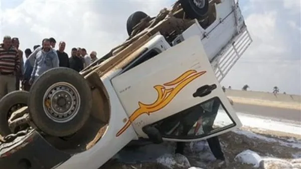إصابة 7 مزارعين نتيجة تصادم سيارتين في طريق صحراوي بالبحيرة إصابة 7 مزارعين نتيجة تصادم سيارتين في طريق صحراوي بالبحيرة