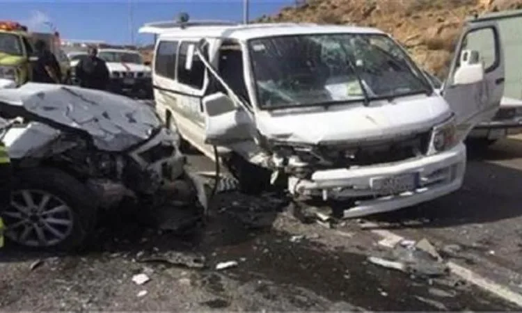 إصابة 8 أفراد جراء حادث تصادم بين شاحنة وميكروباص وعدد من السيارات على الدائري في المعادي إصابة 8 أفراد جراء حادث تصادم بين شاحنة وميكروباص وعدد من السيارات على الدائري في المعادي