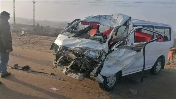 إصابة 9 أشخاص في انقلاب "ميكروباص" على الطريق الصحراوي بالفيوم