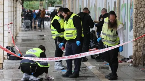إصابة شرطي إسرائيلي في هجوم طعن بالبلدة القديمة في القدس المحتلة والشرطة تعلن عن القضاء على المهاجم إصابة شرطي إسرائيلي في هجوم طعن بالبلدة القديمة في القدس المحتلة والشرطة تعلن عن القضاء على المهاجم