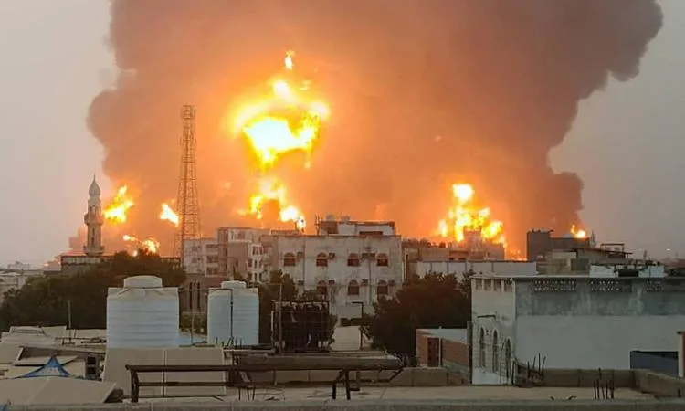 إعلام الحوثيين يكشف عن غارات إسرائيلية على الحديدة في اليمن إعلام الحوثيين يكشف عن غارات إسرائيلية على الحديدة في اليمن