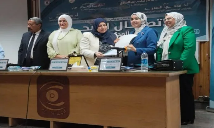 إعلام جنوب الوادي تشارك في مؤتمر الاتصال الصحي وتمكين المجتمعات المعاصرة بجامعة القاهرة