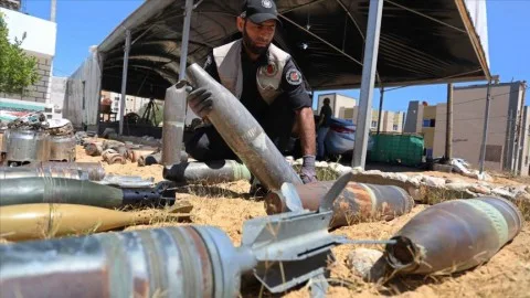 إعلام عبري يكشف عن أرقام صادمة لعدد القذائف الإسرائيلية غير المنفجرة بغزة وطريقة “القسام” في إعادة استخدامها ضد الجيش