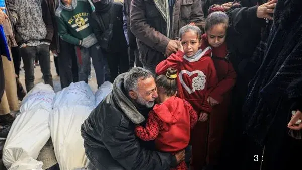 إعلام فلسطينى: 3 شهداء وعدد من المصابين في قصف إسرائيلى على حى الرمال بغزة
