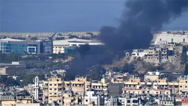 إعلام فلسطيني: قصف يستهدف مركزًا تابعًا للأونروا في شرق غزة إعلام فلسطيني: قصف يستهدف مركزًا تابعًا للأونروا في شرق غزة