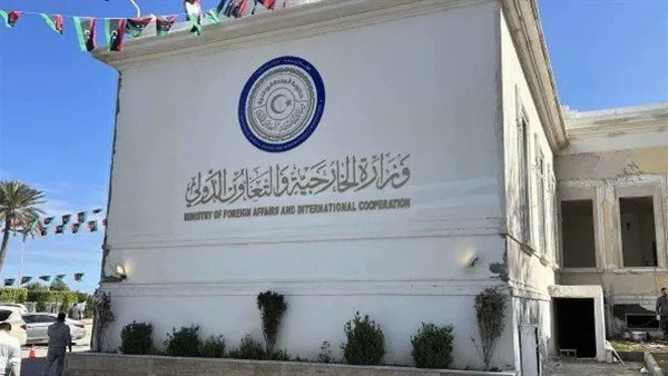 إعلام ليبي: عناصر مسلحة تهاجم مبنى وزارة الخارجية في طرابلس إعلام ليبي: عناصر مسلحة تهاجم مبنى وزارة الخارجية في طرابلس
