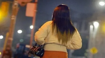 إغراء بليلة مثيرة.. شاب يقع ضحية للسرقة بعد انخداعه بفتاتين