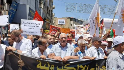 إغلاق” 12 موقعاً إلكترونياً.. هيئة الإعلام الأردنية: “نواجهك.. فنقوم بالحجب”.. جدل حول “منصاتي” في مدى فعالية وإنتاجية “سياسة حظر الصحافة الرقمية إغلاق” 12 موقعاً إلكترونياً.. هيئة الإعلام الأردنية: “نواجهك.. فنقوم بالحجب”.. جدل حول “منصاتي” في مدى فعالية وإنتاجية “سياسة حظر الصحافة الرقمية