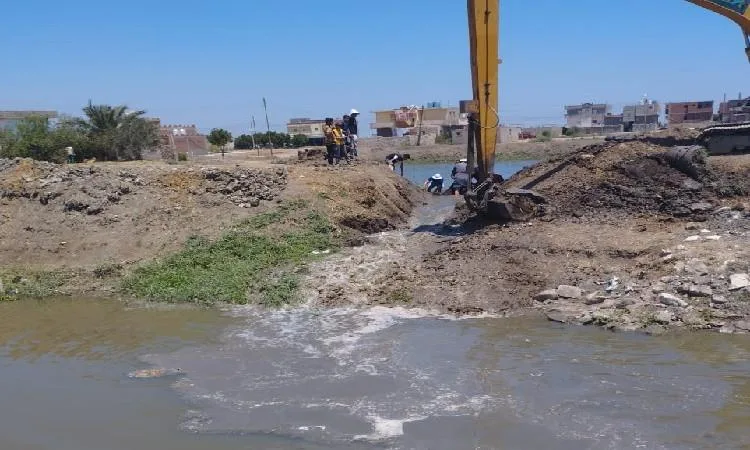 إغلاق 6 مزارع سمكية غير قانونية تعدت على محيط مصرف الغزلان في بورسعيد إغلاق 6 مزارع سمكية غير قانونية تعدت على محيط مصرف الغزلان في بورسعيد