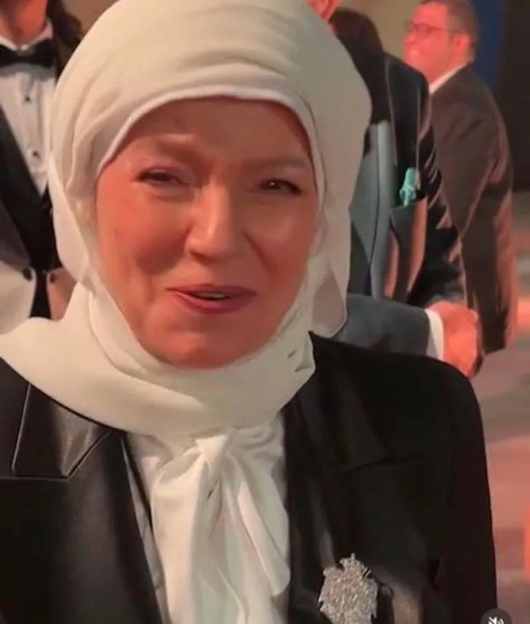 إغلاق عيادة وقلوب محطمة: جدل بين آية سماحة ومشيرة إسماعيل حول مصير الحيوانات إغلاق عيادة وقلوب محطمة: جدل بين آية سماحة ومشيرة إسماعيل حول مصير الحيوانات