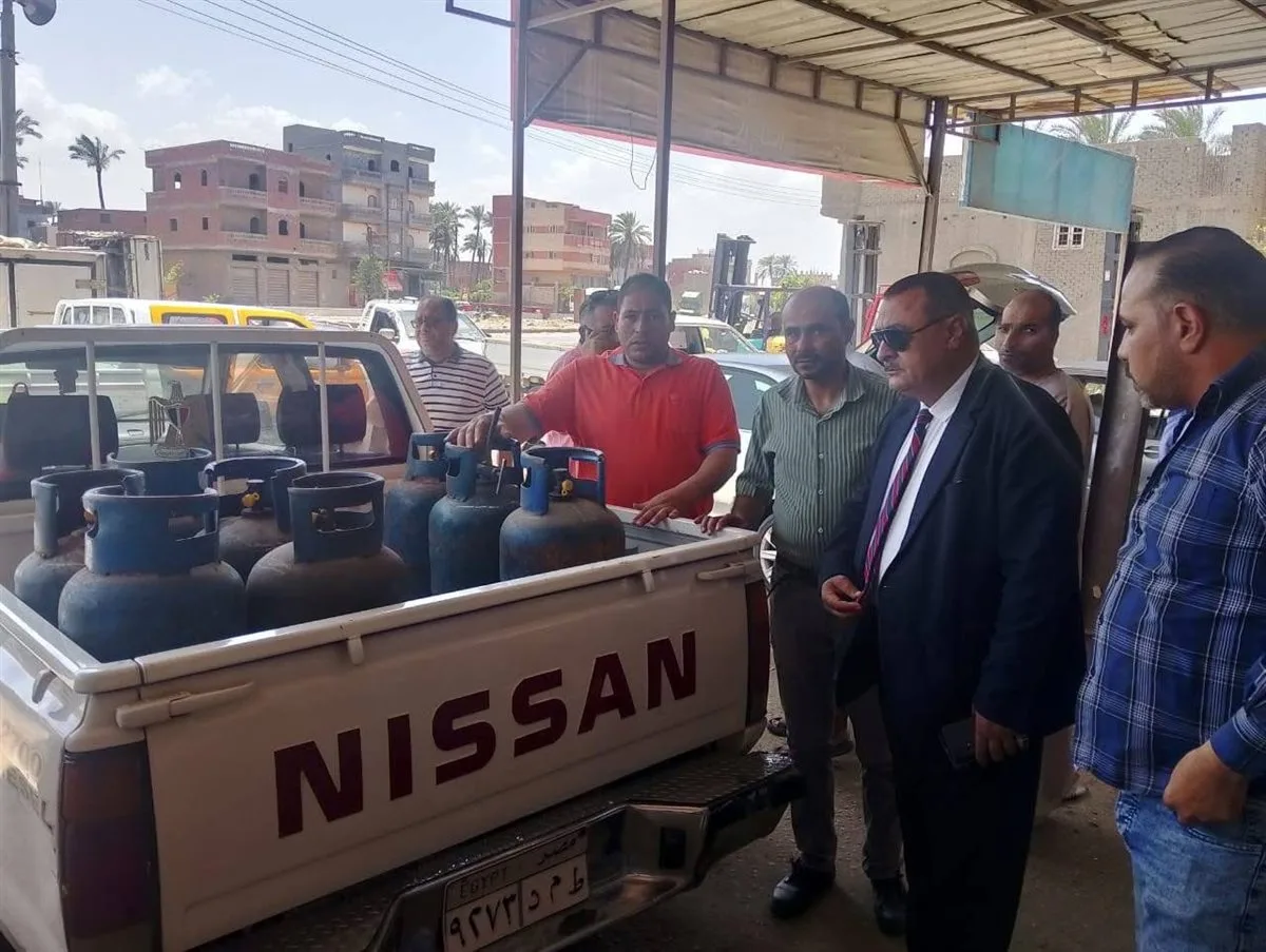 إغلاق مستودع غير قانوني لتعبئة زجاجات الغاز “كلوب” في دمياط إغلاق مستودع غير قانوني لتعبئة زجاجات الغاز “كلوب” في دمياط