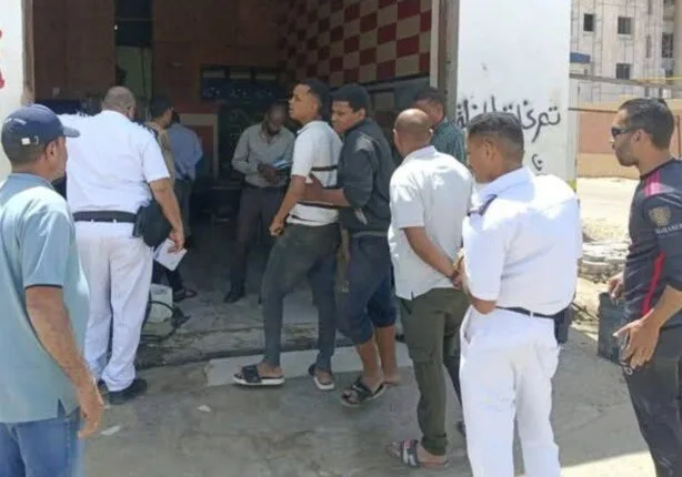 إغلاق وتفتيش مغاسل السيارات المخالفة في حملة بمدينة رأس غارب إغلاق وتفتيش مغاسل السيارات المخالفة في حملة بمدينة رأس غارب