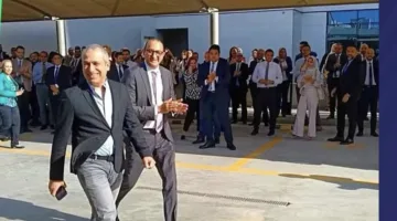 إقامة ممر شرفي من قبل قيادات وموظفي EBank لتوديع محمد أبو السعود قبل استلامه رئاسة البنك الزراعي