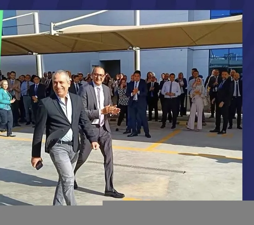 إقامة ممر شرفي من قبل قيادات وموظفي EBank لتوديع محمد أبو السعود قبل استلامه رئاسة البنك الزراعي