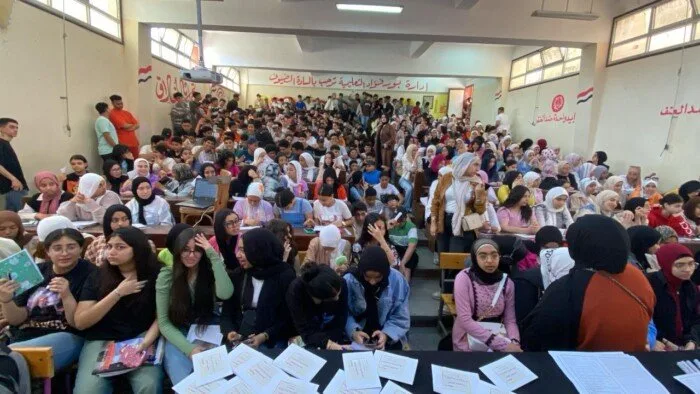 إقبال كثيف على القوافل التعليمية المجانية لطلاب الشهادة الإعدادية ببورسعيد إقبال كثيف على القوافل التعليمية المجانية لطلاب الشهادة الإعدادية ببورسعيد