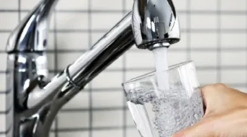إكمال أعمال إصلاح العطل المفاجئ وعودة إمدادات المياه تدريجياً للمناطق المتضررة في وادي النطرون