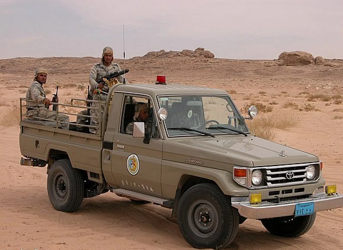 إلقاء القبض على ثلاثة متورطين في تهريب 60 كيلوغرامًا من القات في منطقة عسير إلقاء القبض على ثلاثة متورطين في تهريب 60 كيلوغرامًا من القات في منطقة عسير