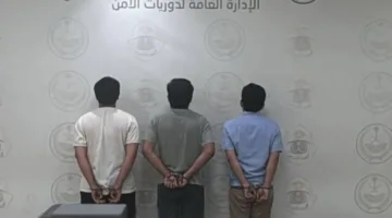 إلقاء القبض على ثلاثة مقيمين قاموا بنشر إعلانات حملات حج مزيفة ومضللة