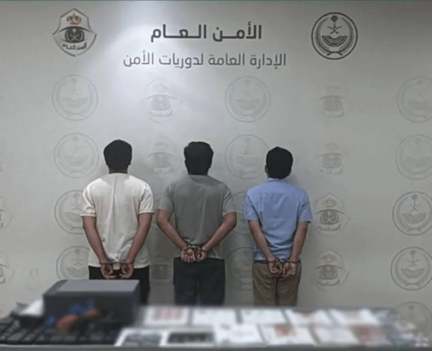 إلقاء القبض على ثلاثة مقيمين قاموا بنشر إعلانات حملات حج مزيفة ومضللة إلقاء القبض على ثلاثة مقيمين قاموا بنشر إعلانات حملات حج مزيفة ومضللة